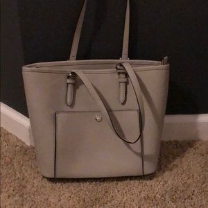 Michael Kors JetSet Handbag.